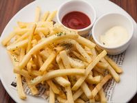 横浜のビアレストラン「グラスダンス横浜」がランチタイムのフリッツ食べ放題をスタート！
